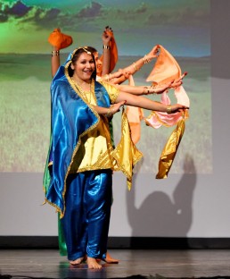 Stuti_Aga_Bhangra_folk_Europe_Switzerland_Punjab_North_India