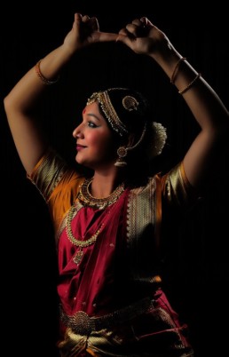 Stuti Aga Indian Folk Classical Fusion and Bollywood Artist Choreographer Zurich Switzerland Stuti Aga Indian Artist in Switzerland Bollywood dancer Zurich Bollywood tanzerin Indische Kunstlerin