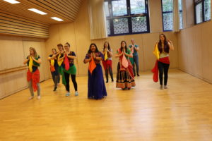 Bollywood thema Polterabend im Zurich fur frauen mit Stuti Aga